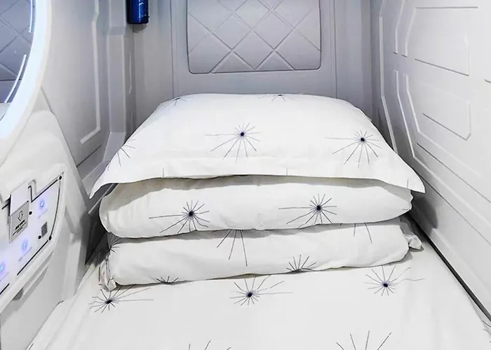 Hostel Belgrade Airport Space Capsule Beds *